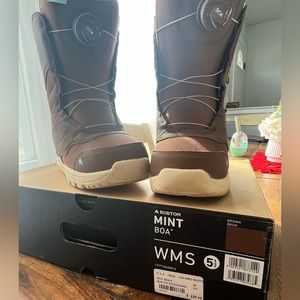 Snowboarding boots size 5.5 womens